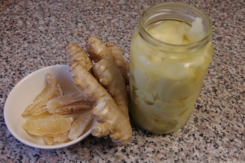 gingembre sous trois formes, frais, confit, marinés au vinaigre
