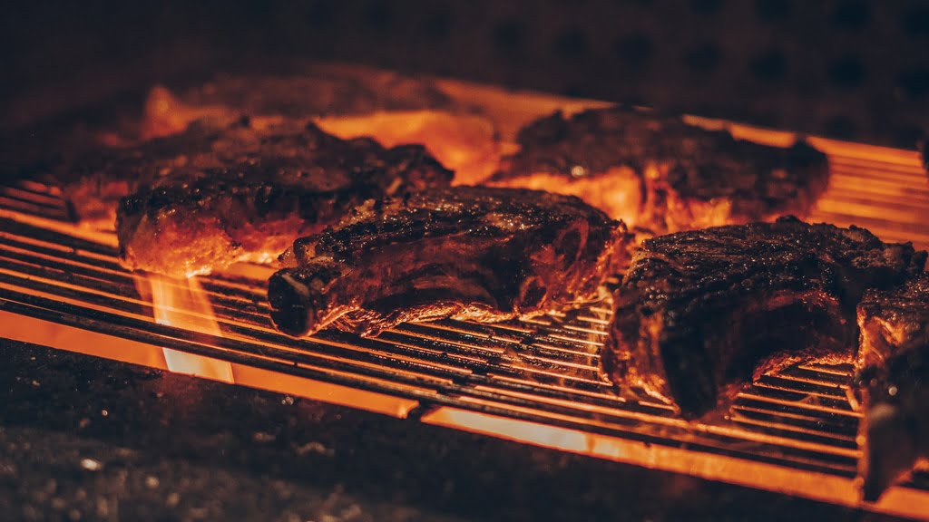 Cotes de boeuf au barbecue