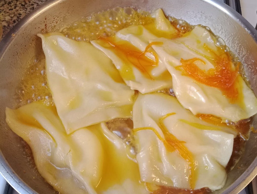 Tukhum barak ouzbek revu sauce Suzette
