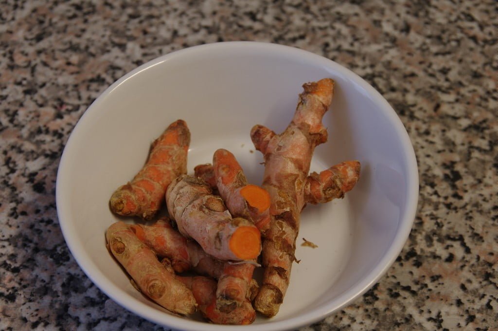 racine de curcuma frais