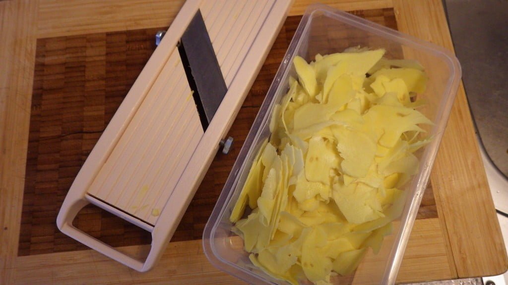 gingembre emicé à la mandoline japonaise pour sushi
