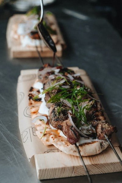 Les fameuses shashlik, les brochettes d'Asie centrale.