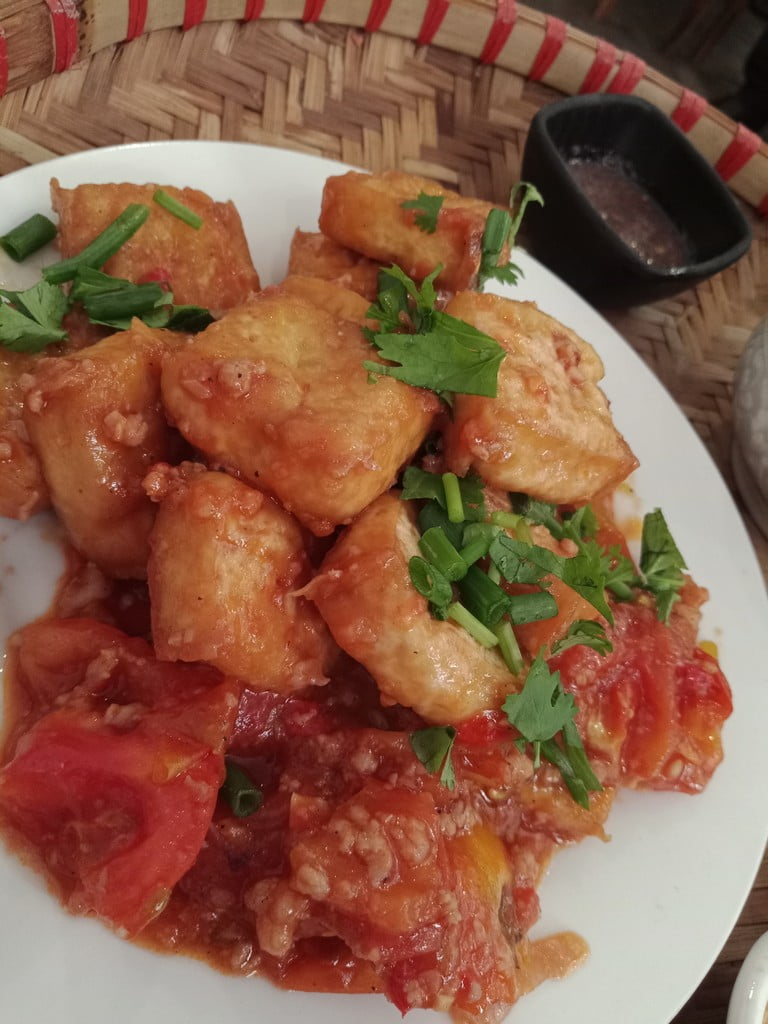 Tofu frit à la tomate