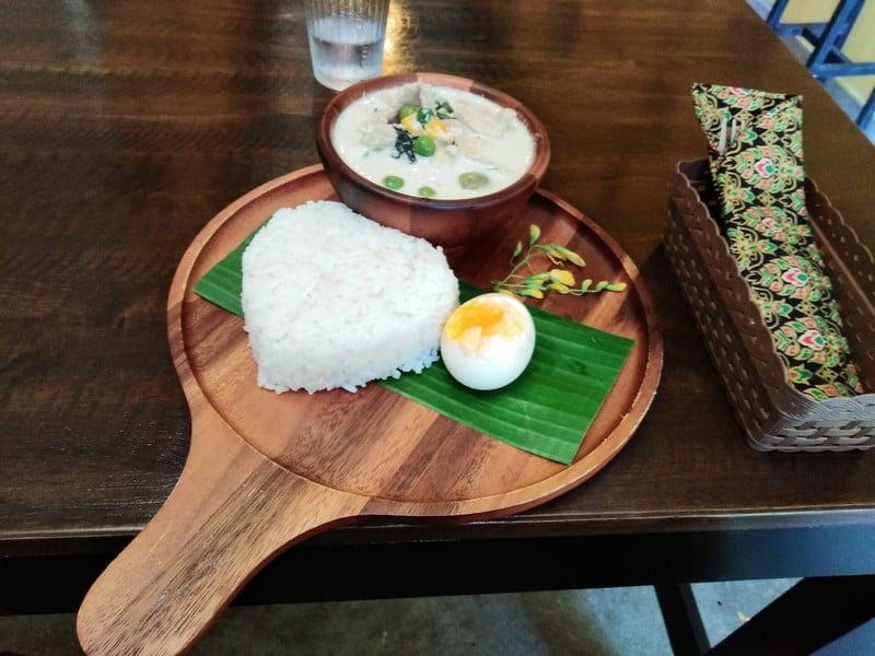 Tom Kha Kai, soupe asiatique au poulet ete noix de coco